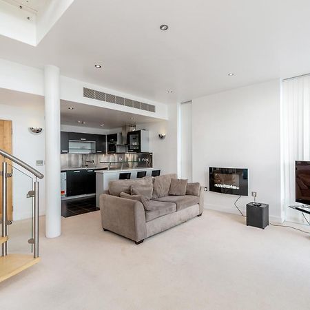 Excel Dock Apartments Лондон Екстериор снимка