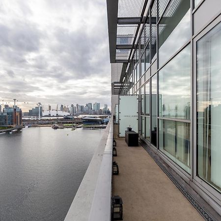 Excel Dock Apartments Лондон Екстериор снимка