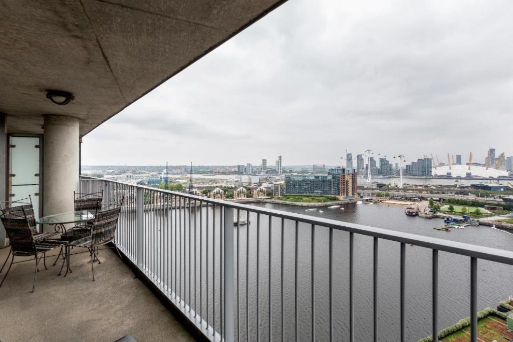 Excel Dock Apartments Лондон Екстериор снимка