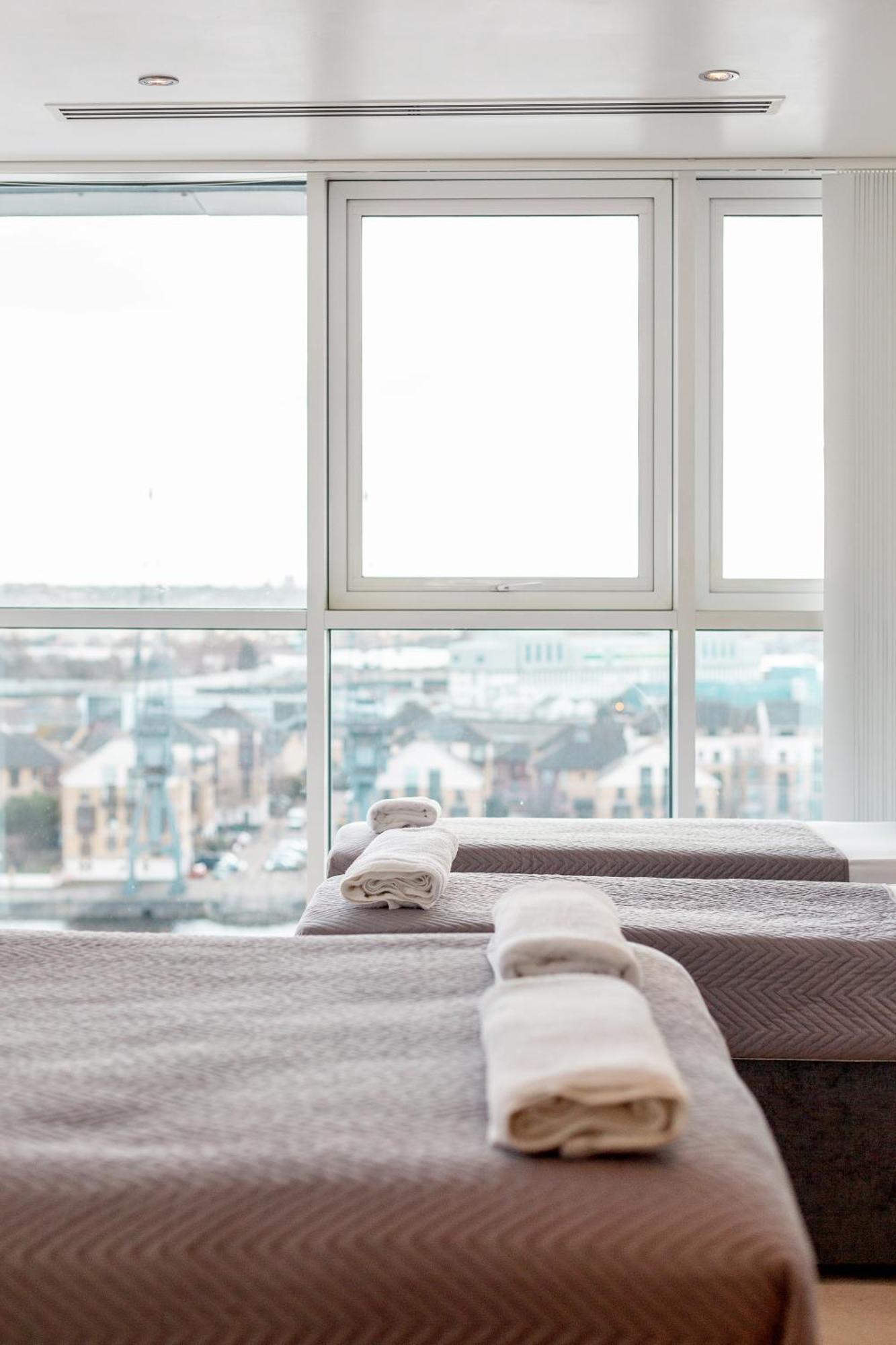 Excel Dock Apartments Лондон Екстериор снимка