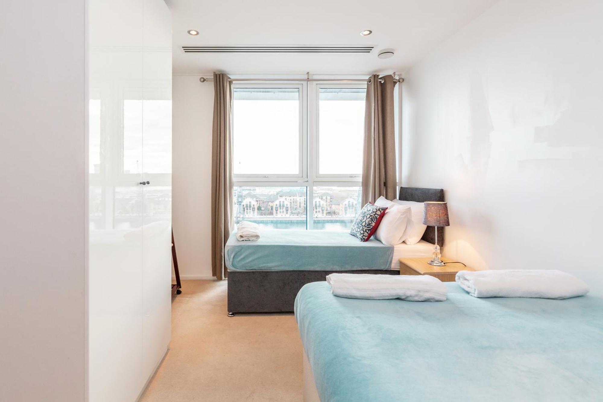 Excel Dock Apartments Лондон Екстериор снимка