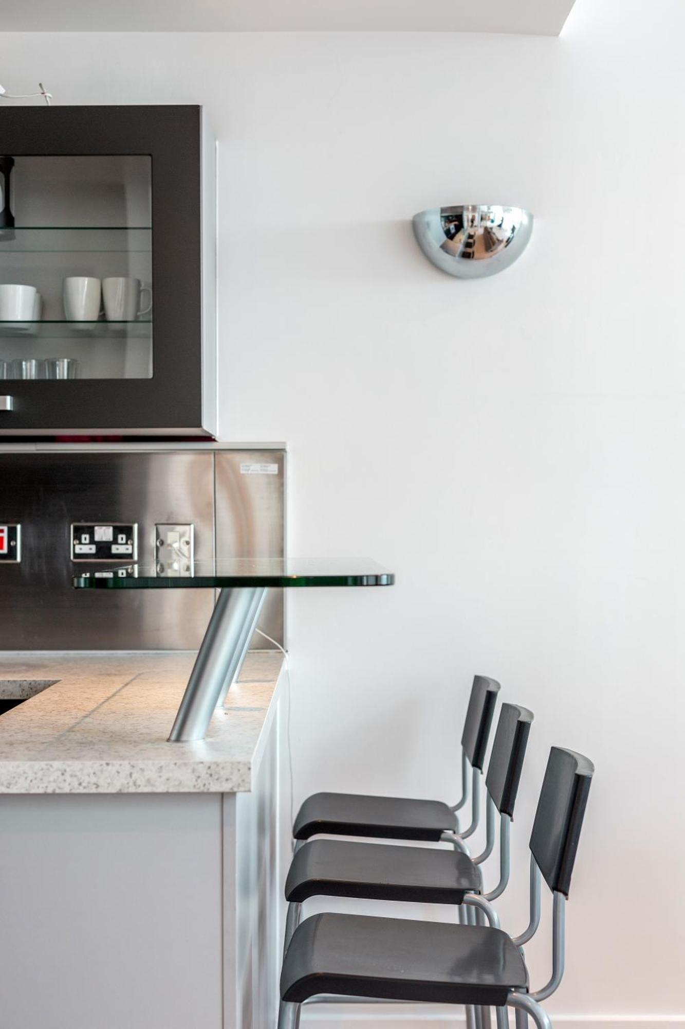 Excel Dock Apartments Лондон Екстериор снимка