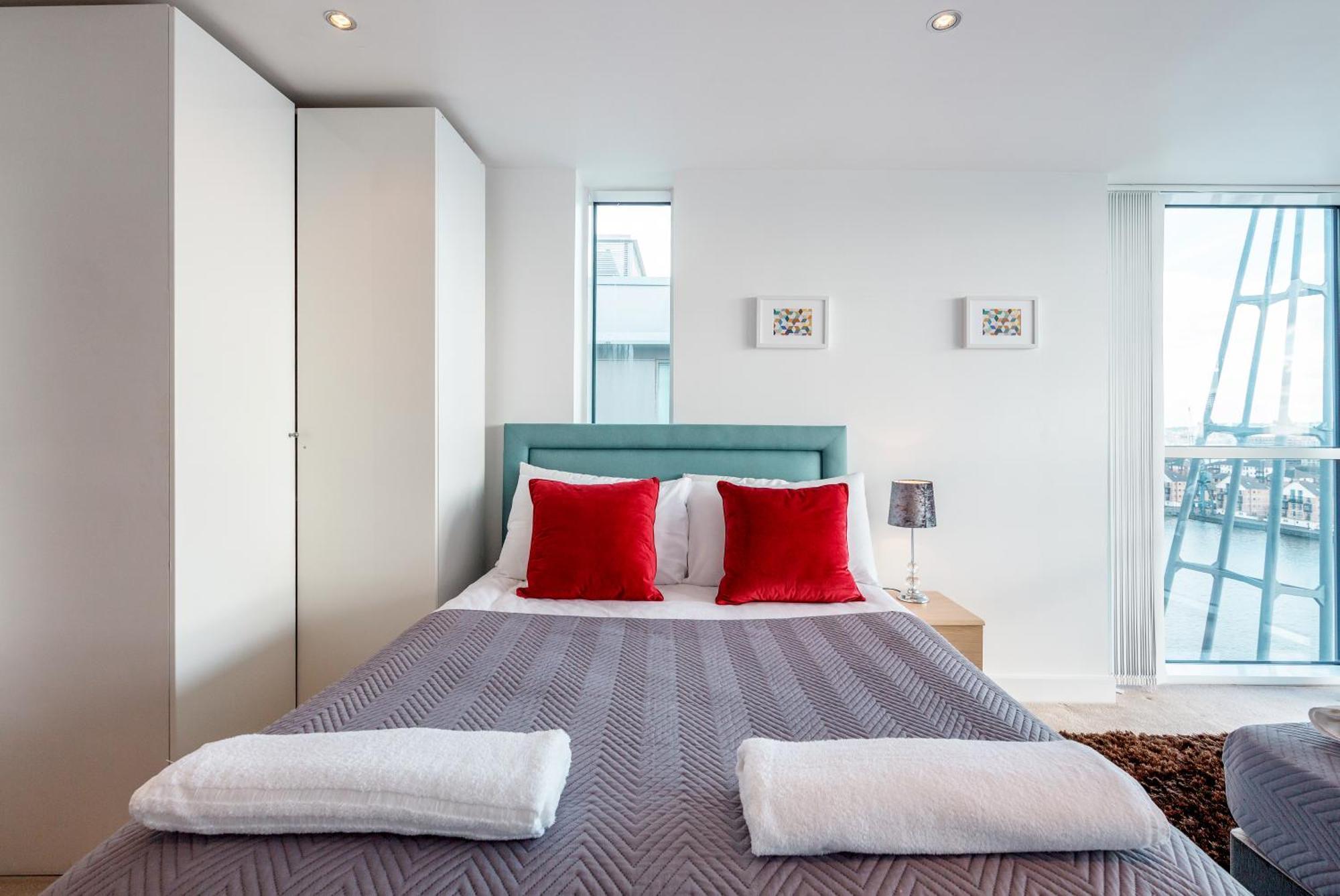 Excel Dock Apartments Лондон Екстериор снимка