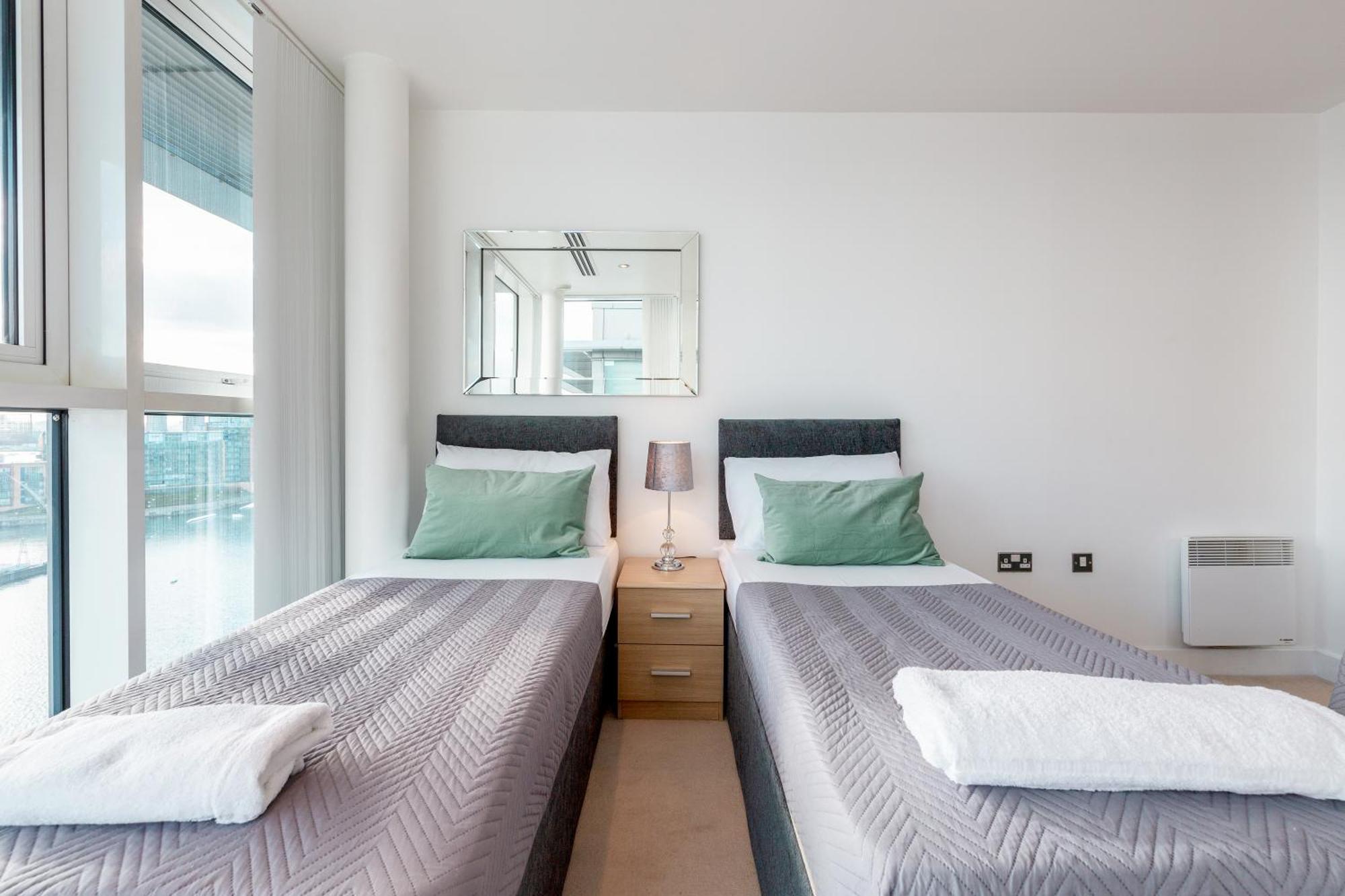 Excel Dock Apartments Лондон Екстериор снимка