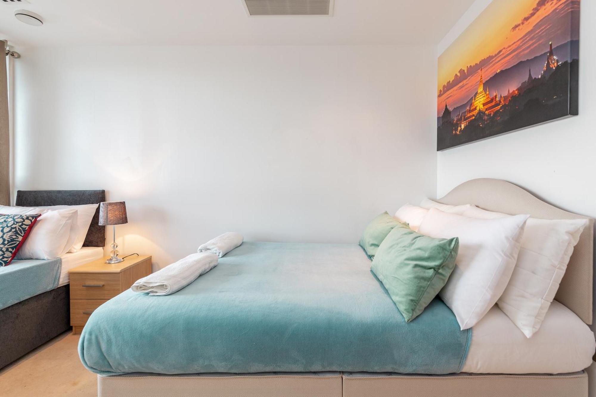 Excel Dock Apartments Лондон Екстериор снимка