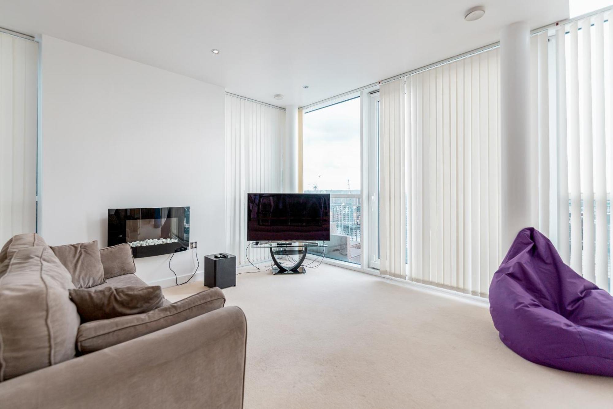 Excel Dock Apartments Лондон Екстериор снимка