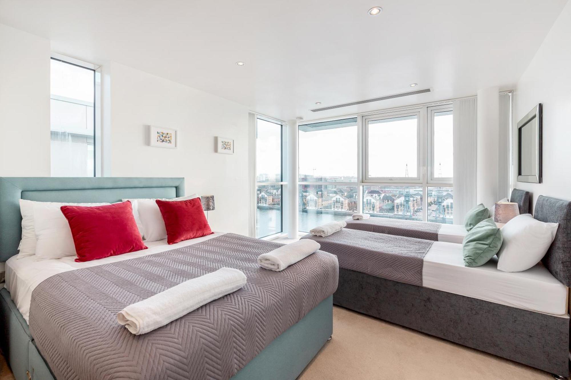 Excel Dock Apartments Лондон Екстериор снимка