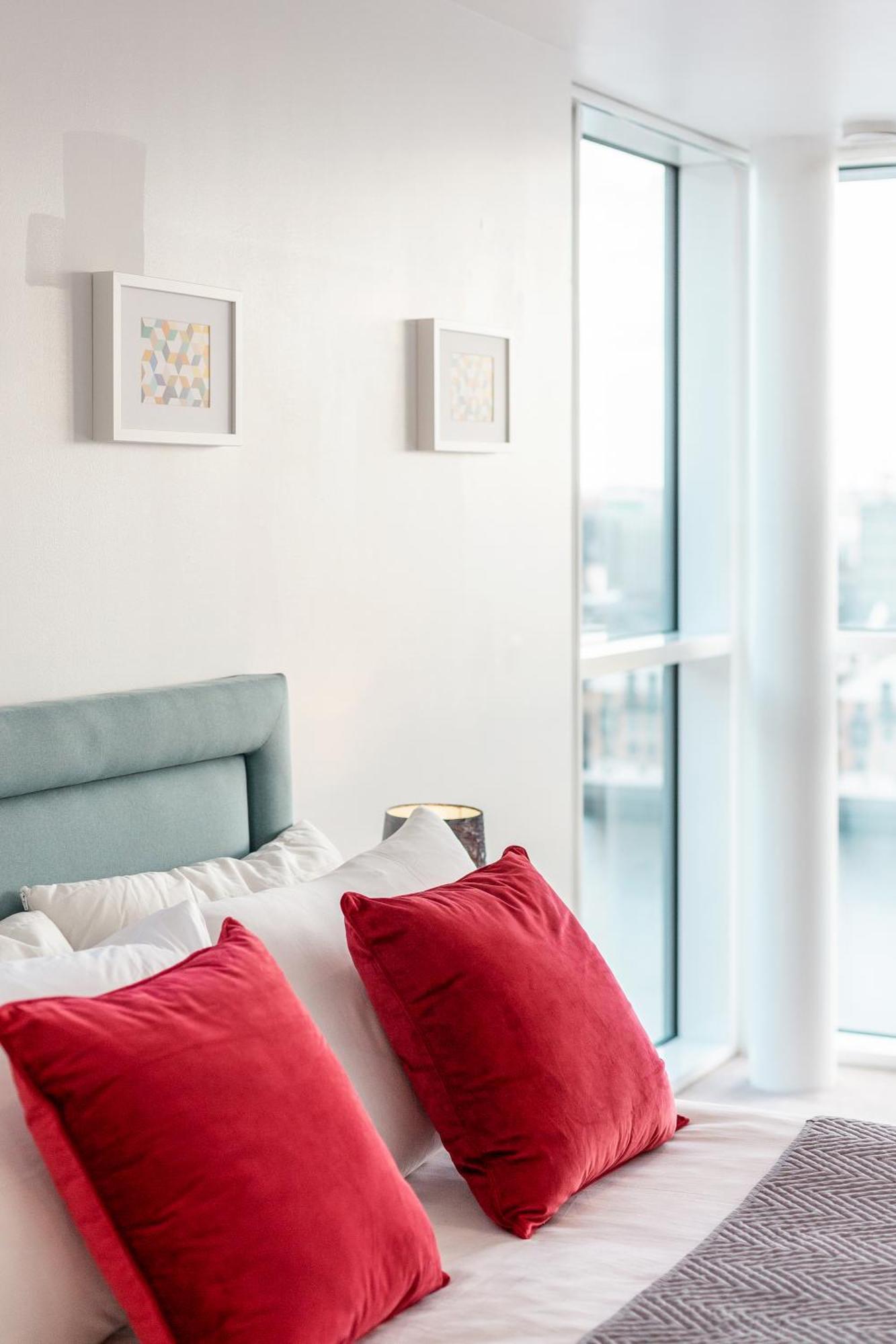 Excel Dock Apartments Лондон Екстериор снимка