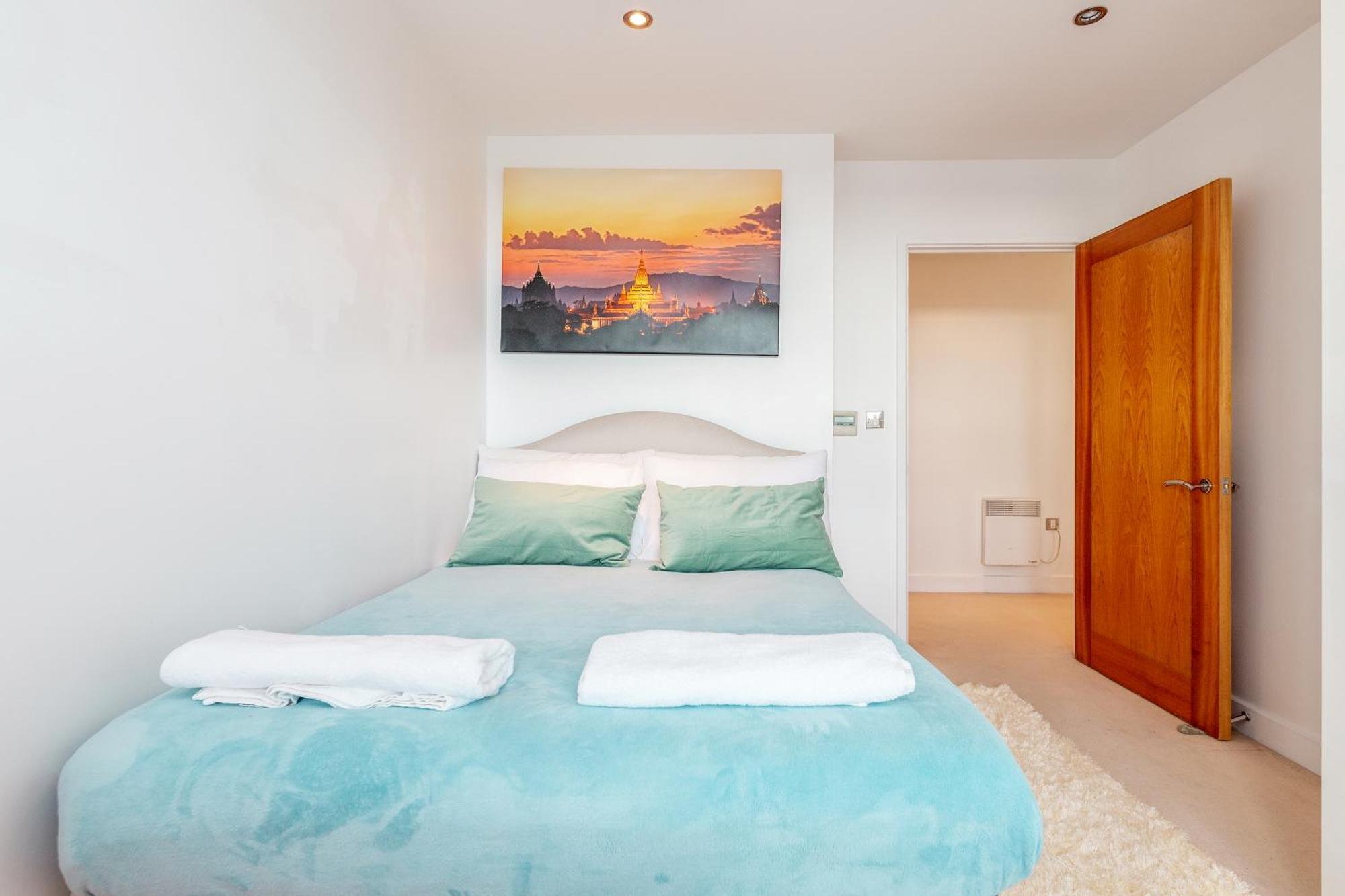 Excel Dock Apartments Лондон Екстериор снимка
