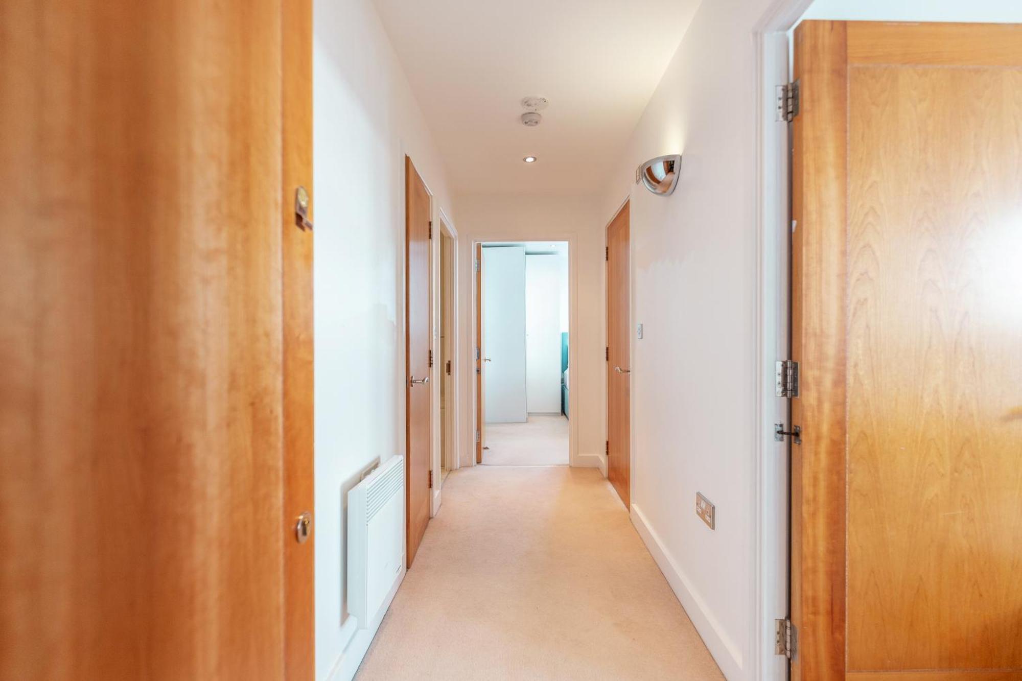 Excel Dock Apartments Лондон Екстериор снимка