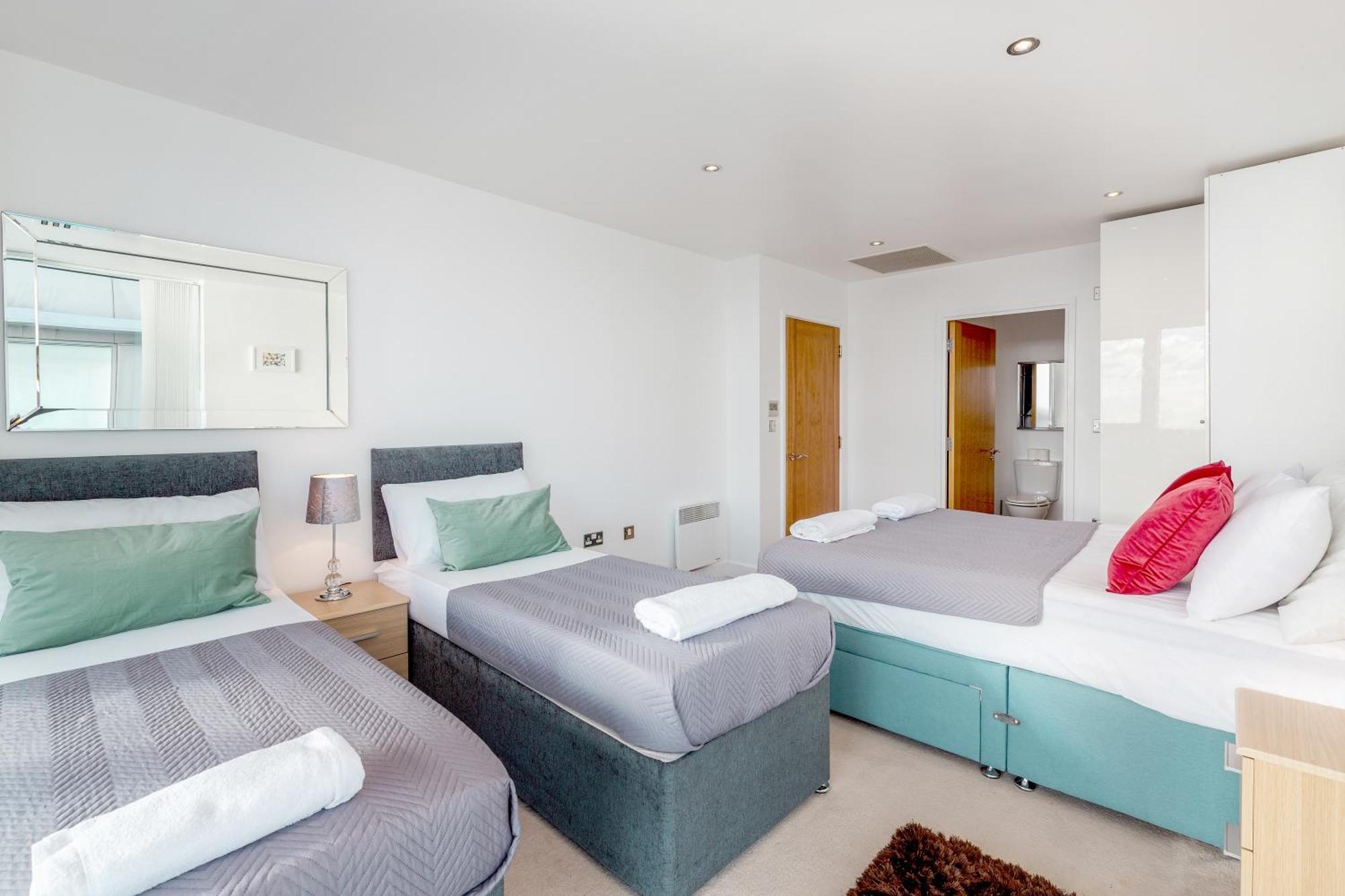 Excel Dock Apartments Лондон Екстериор снимка