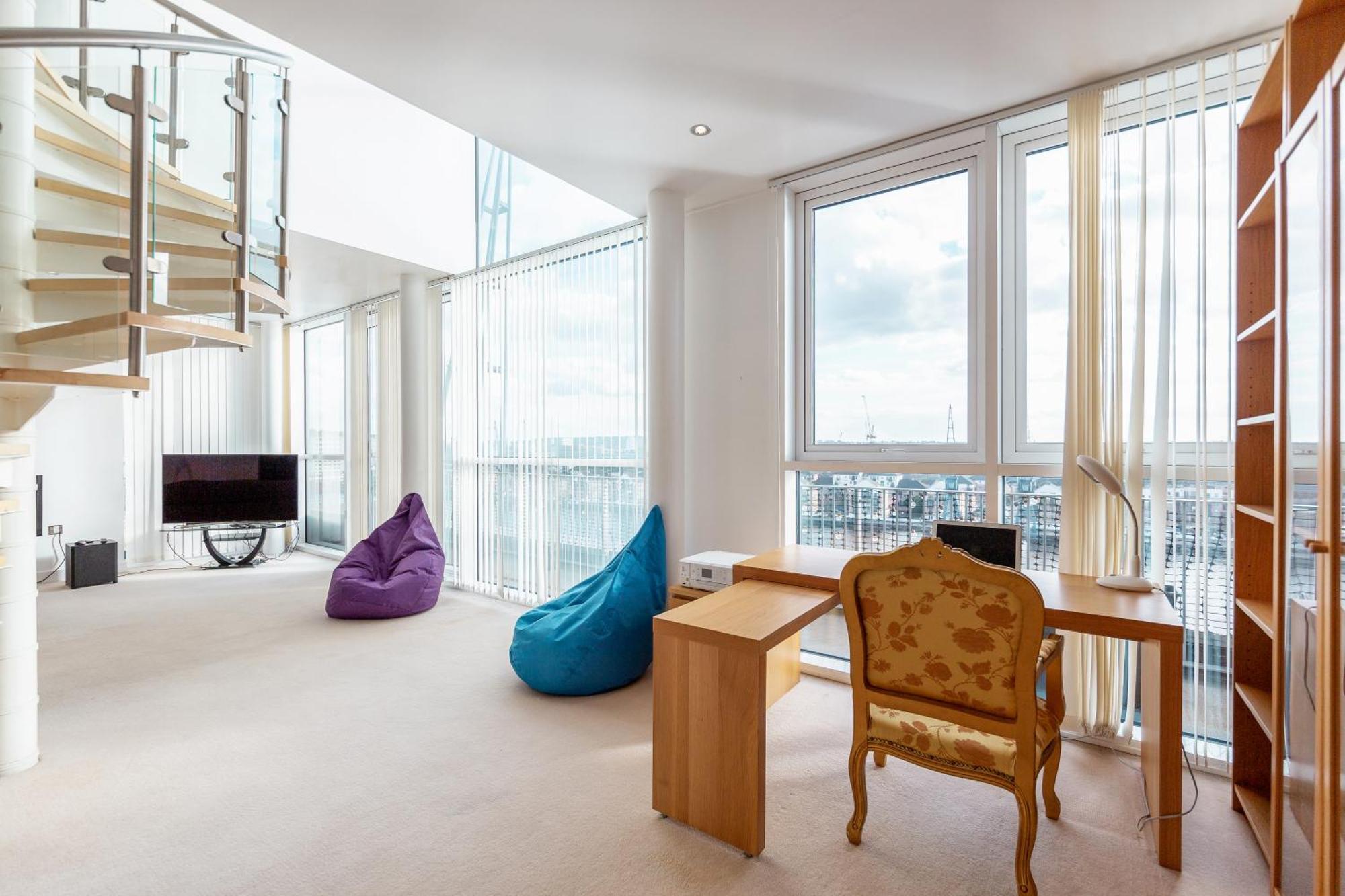 Excel Dock Apartments Лондон Екстериор снимка