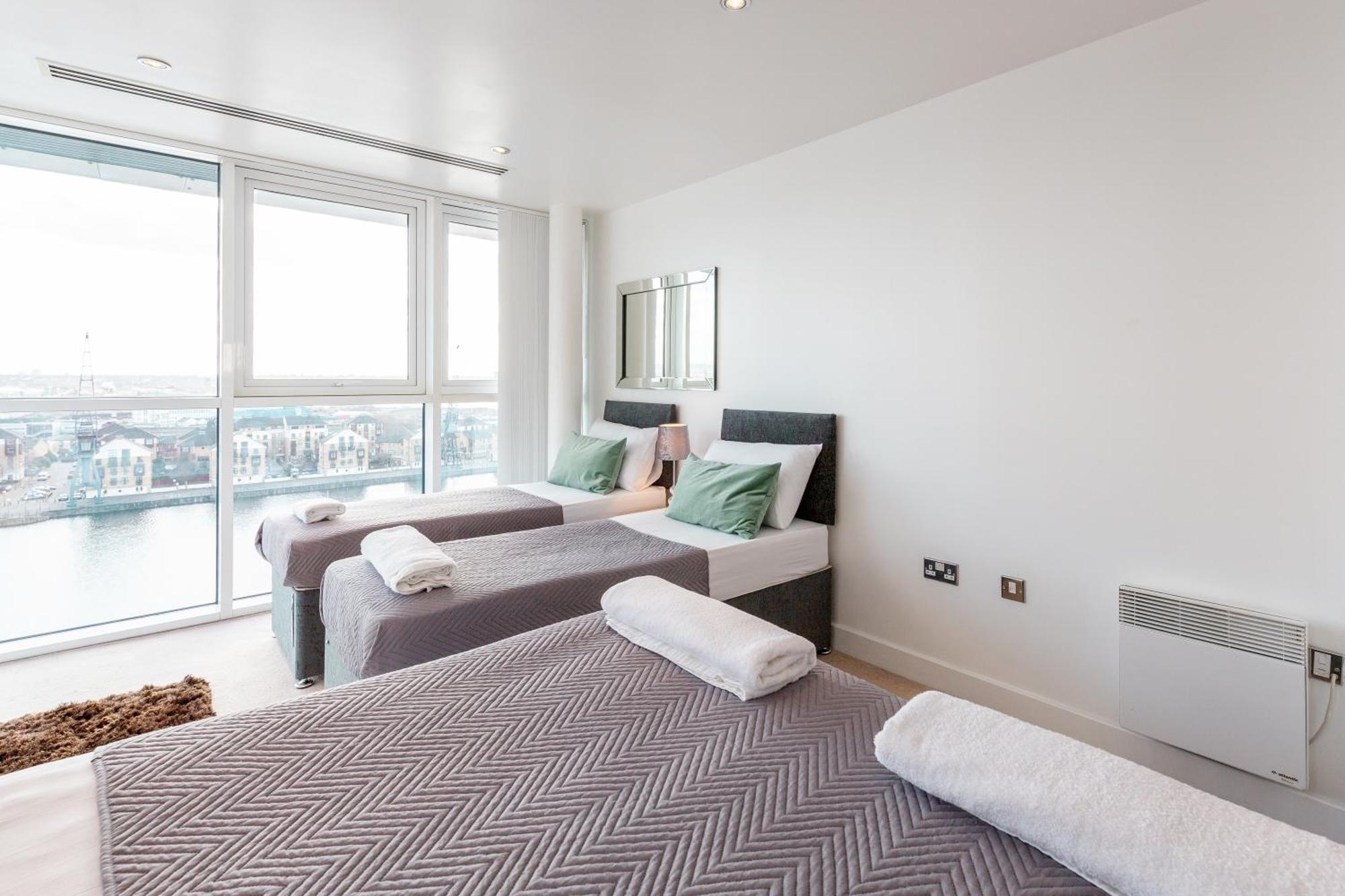 Excel Dock Apartments Лондон Екстериор снимка