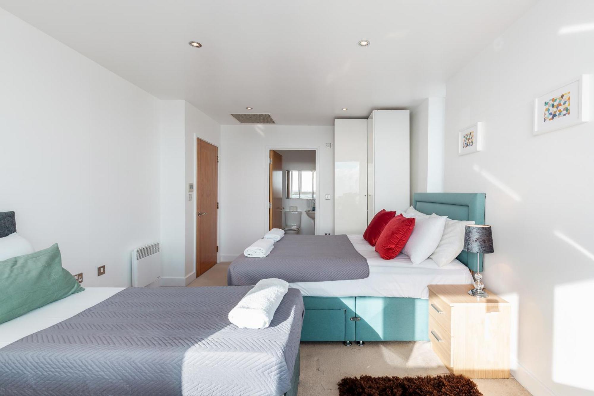 Excel Dock Apartments Лондон Екстериор снимка