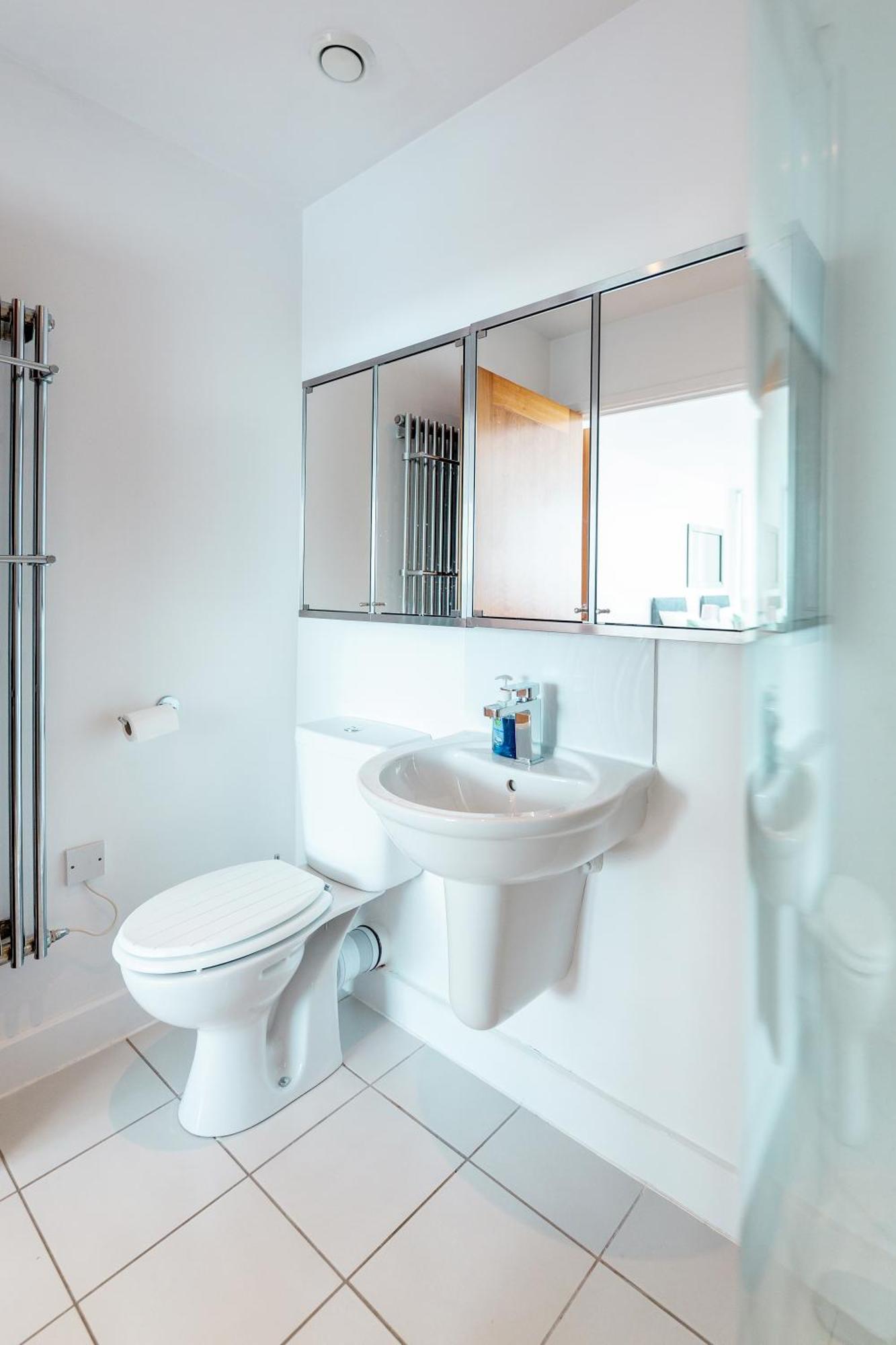 Excel Dock Apartments Лондон Екстериор снимка