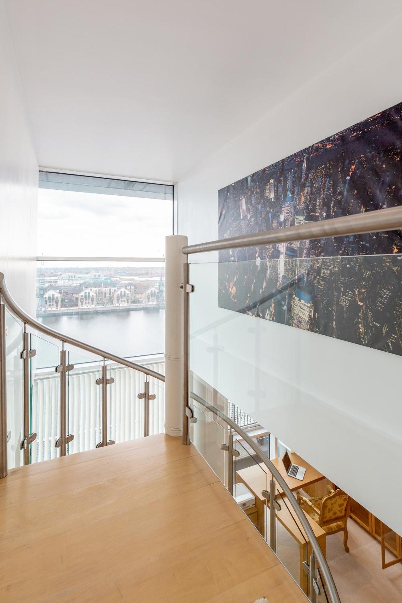 Excel Dock Apartments Лондон Екстериор снимка