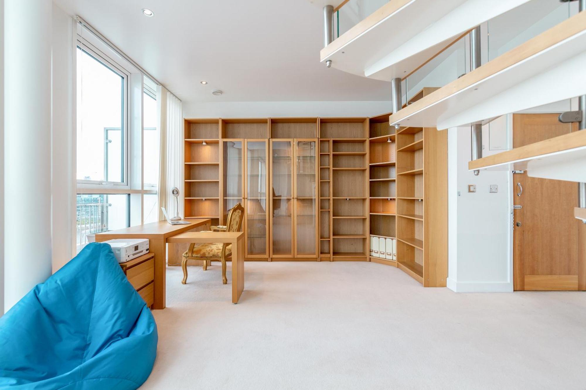 Excel Dock Apartments Лондон Екстериор снимка