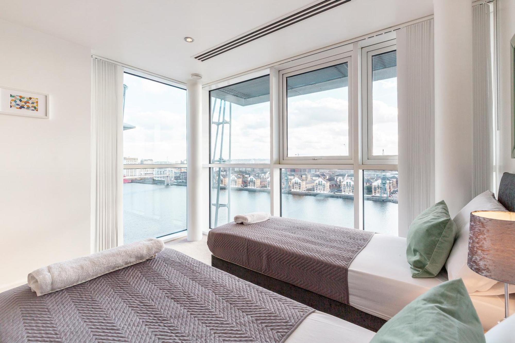 Excel Dock Apartments Лондон Екстериор снимка