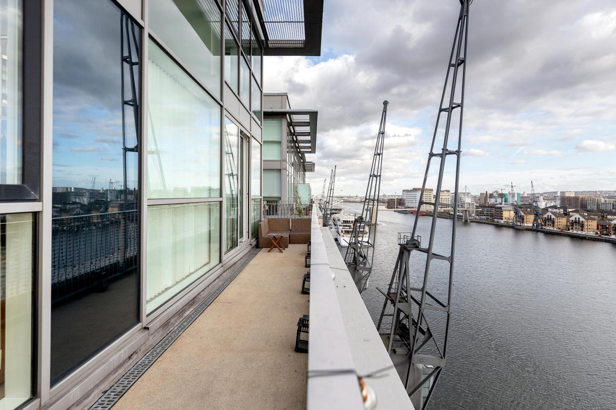 Excel Dock Apartments Лондон Екстериор снимка
