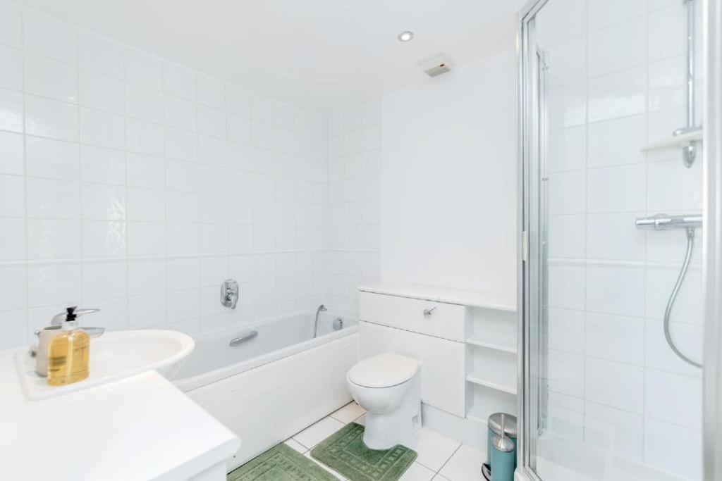 Excel Dock Apartments Лондон Екстериор снимка