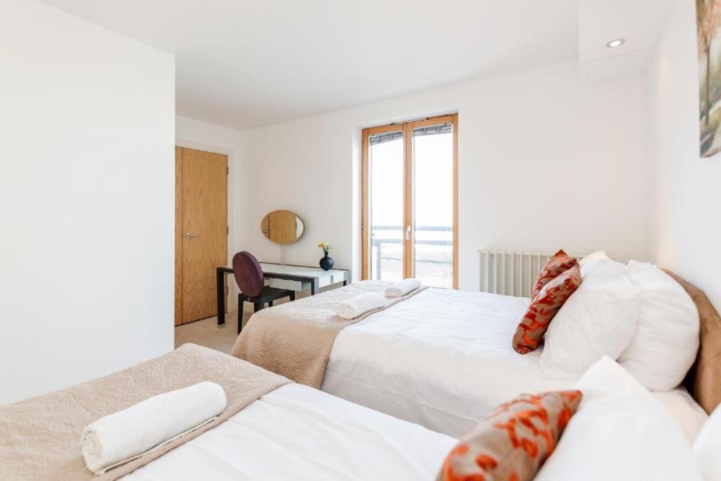 Excel Dock Apartments Лондон Екстериор снимка