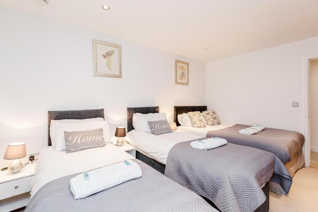 Excel Dock Apartments Лондон Екстериор снимка