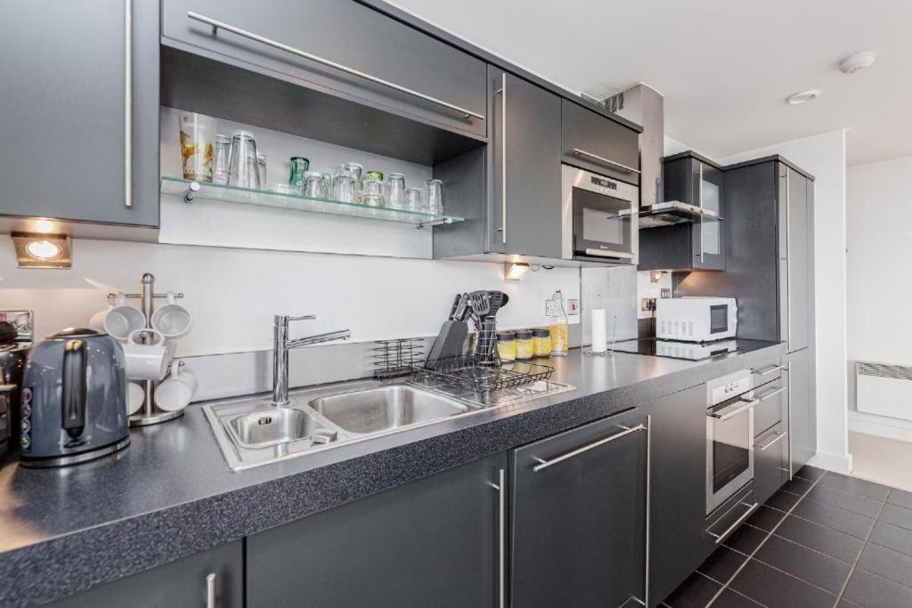 Excel Dock Apartments Лондон Екстериор снимка