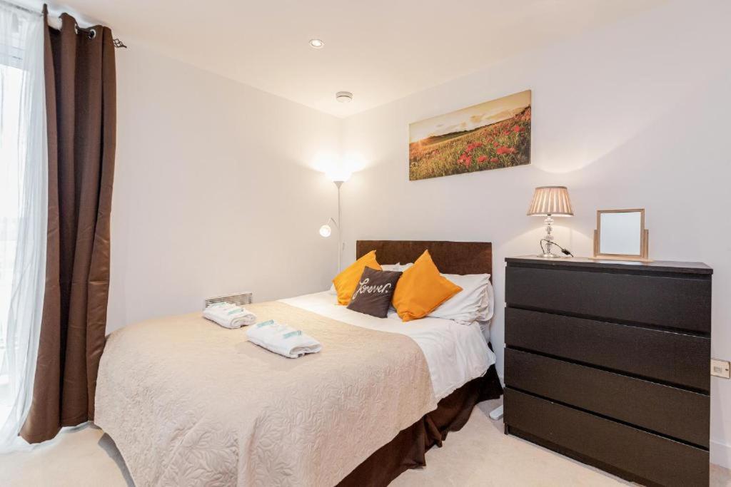 Excel Dock Apartments Лондон Екстериор снимка