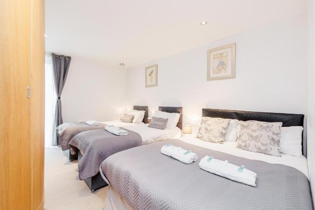 Excel Dock Apartments Лондон Екстериор снимка